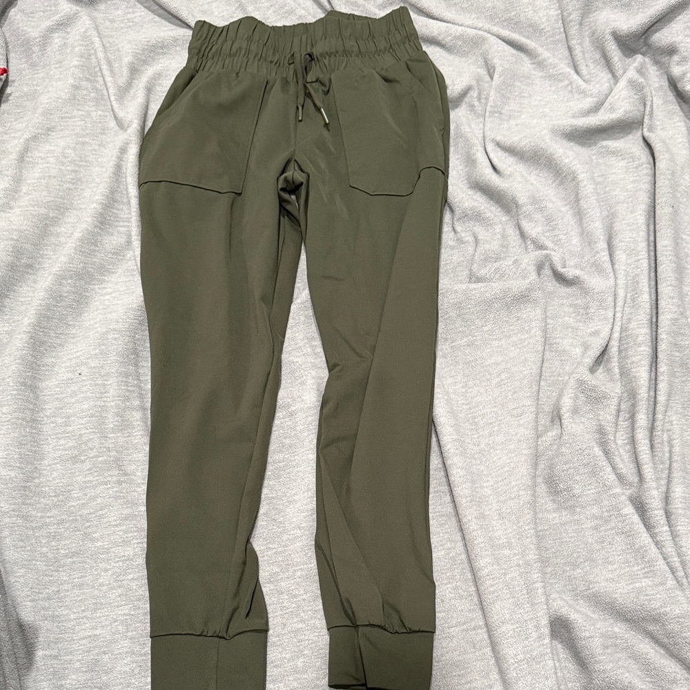 Mondetta Performance + Luxury Joggers - Olive